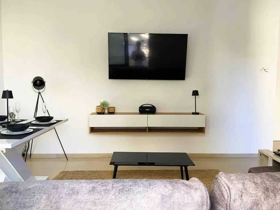 2 Bedroom Family Apartment With Free Parking Thessaloniki